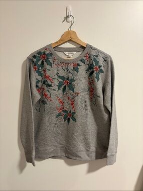 Northern Traditions Women’s Sweatshirt with Green Holly and Red Berry Print